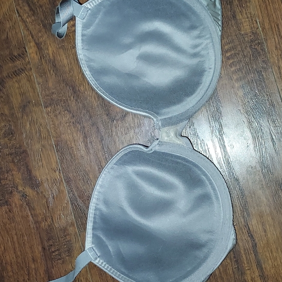 Victoria's Secret Bra - Picture 4 of 6